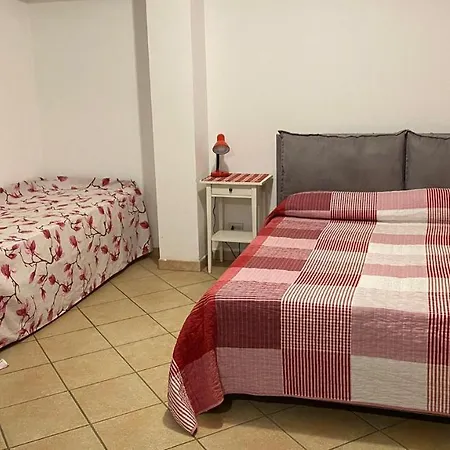 Al Vecchio Pero, Con Ampio Giardino Privato Semesterbostad *