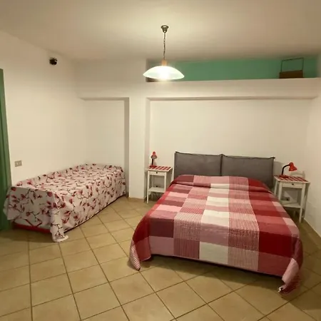 Al Vecchio Pero, Con Ampio Giardino Privato Semesterbostad